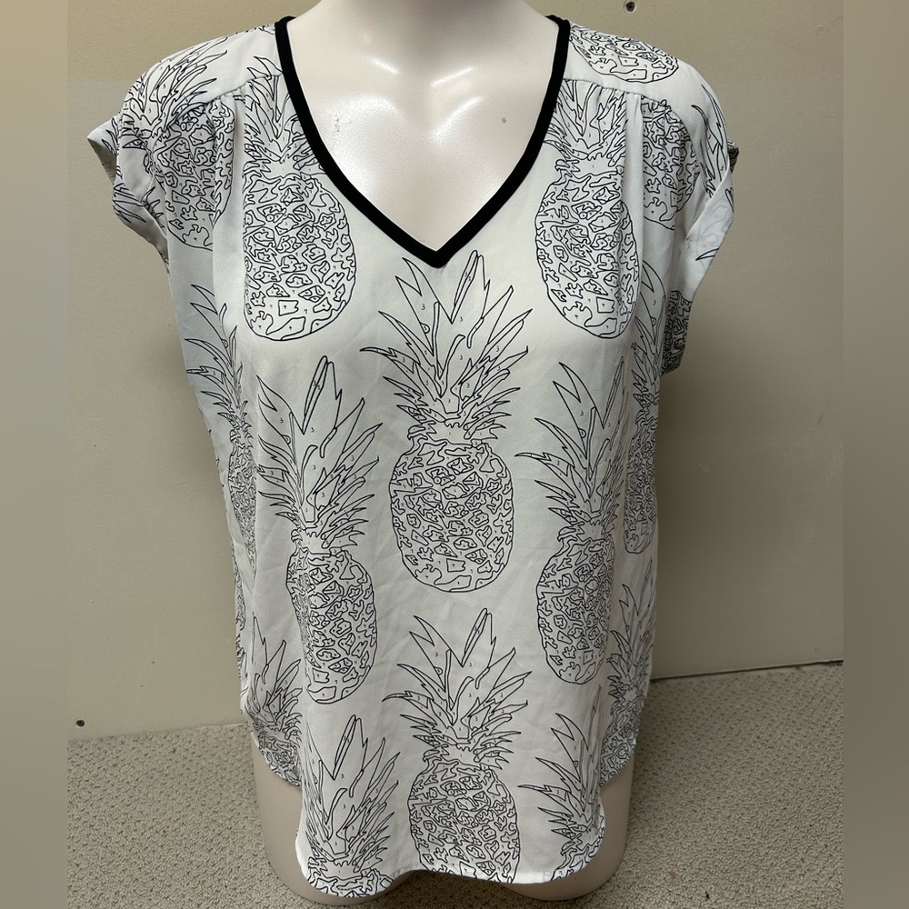 2/$30⚡️- SHIRT | Women’s W5 top size large (fits like a M)